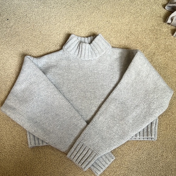 Aritzia Harper Sweater - Picture 2 of 2